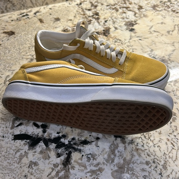 Women’s Vans like new. Iconic Sidestripe. Suede and canvas uppers. Lace-ups. - Picture 2 of 6